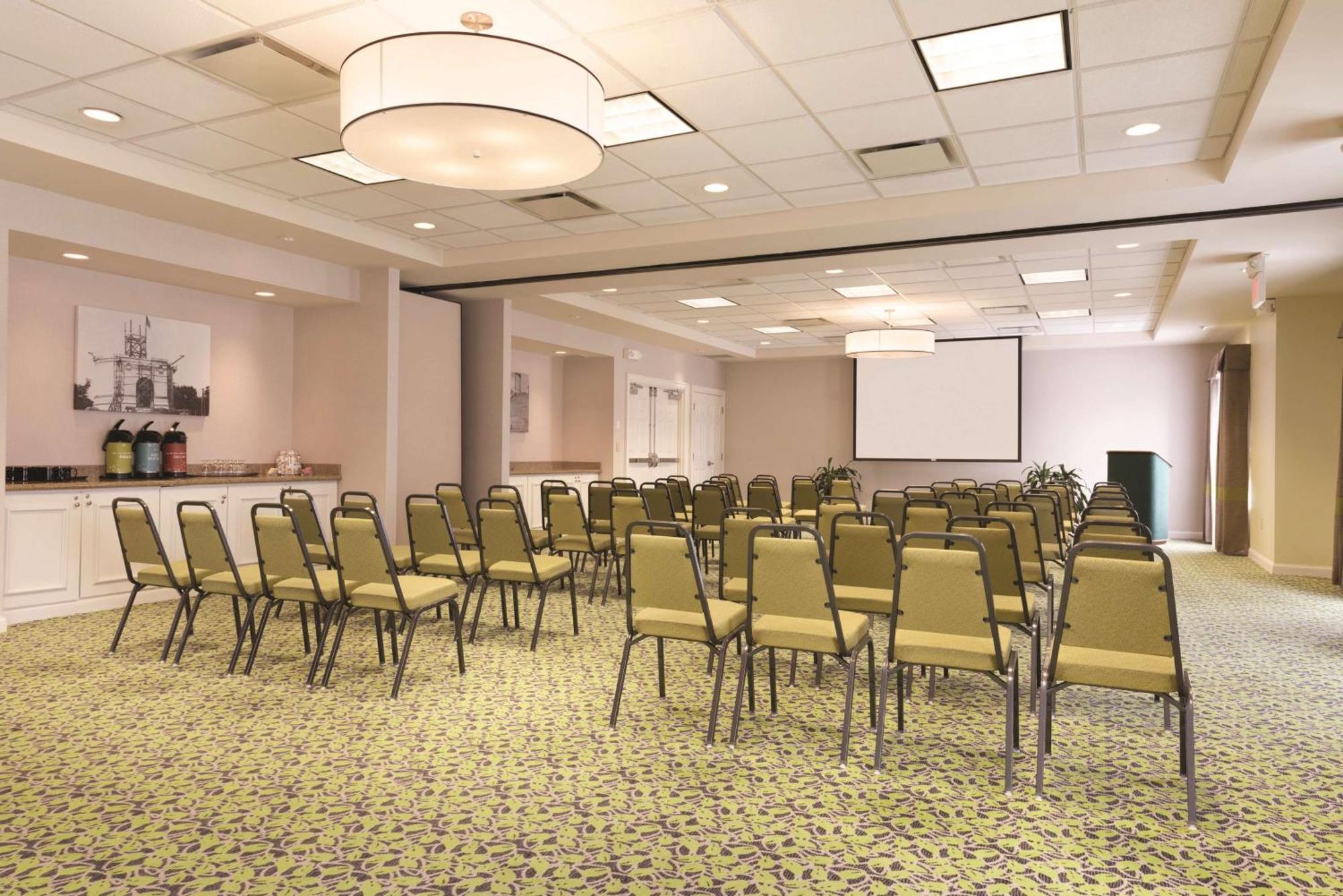 Hilton Garden Inn Akron-Canton Airport North Canton Εξωτερικό φωτογραφία